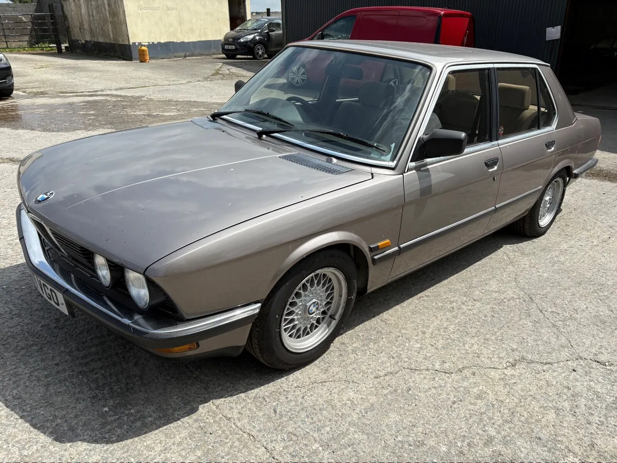 BMW e28 525i Manual - Image 1