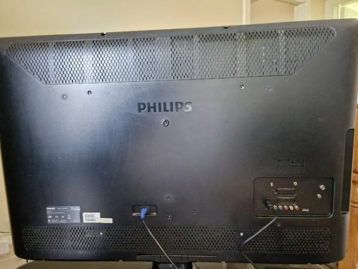 Phillips 42 inch TV, Model No. 42PFL360412 - Image 3
