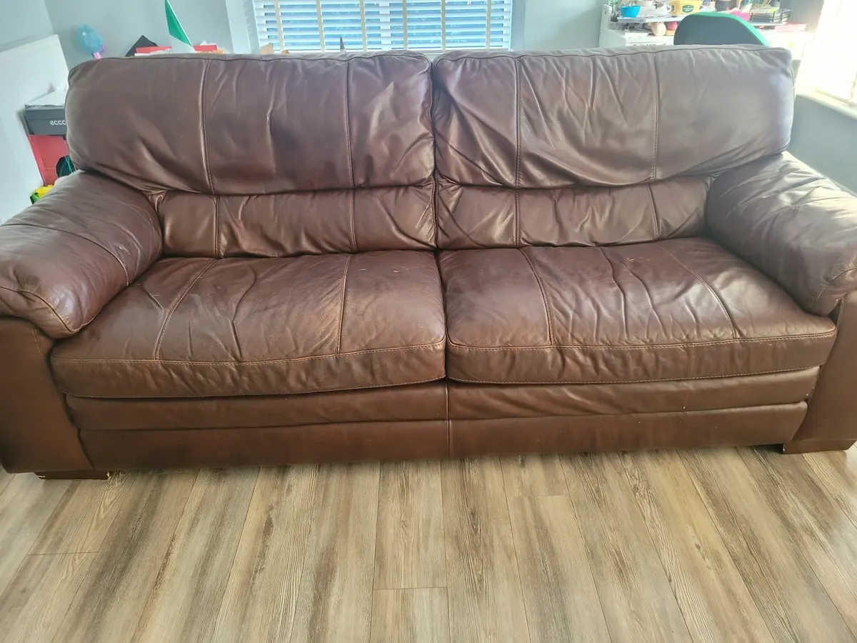 Leather couch - Image 1