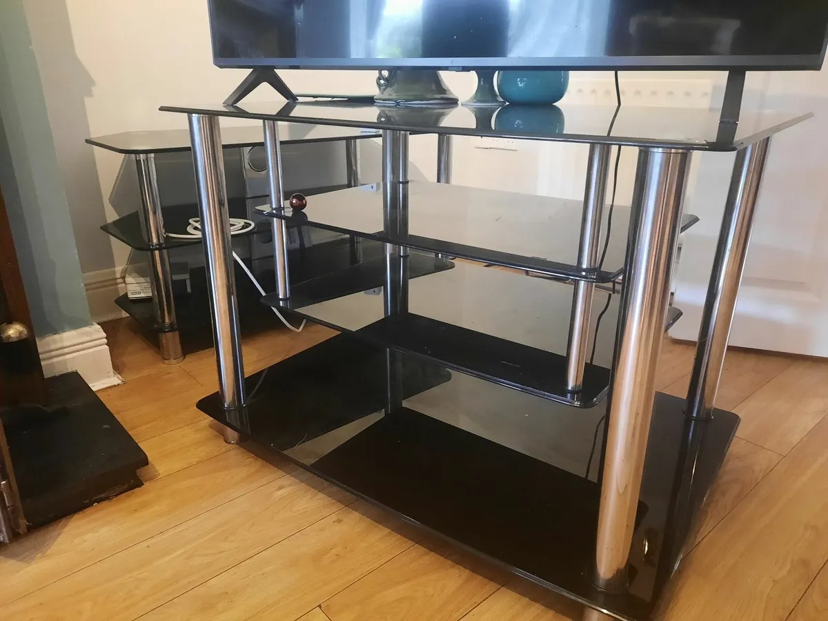 Glass tv table - Image 1