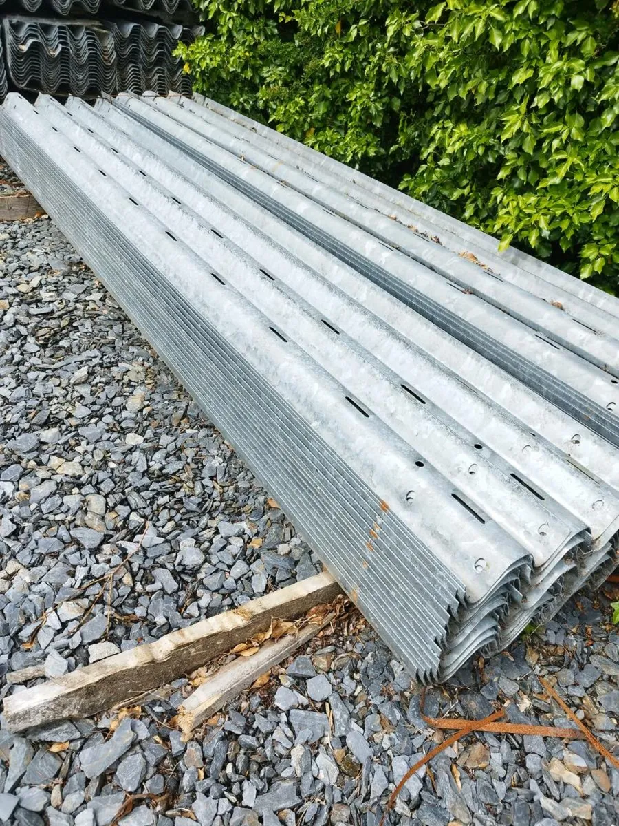 Crash barrier - Image 1