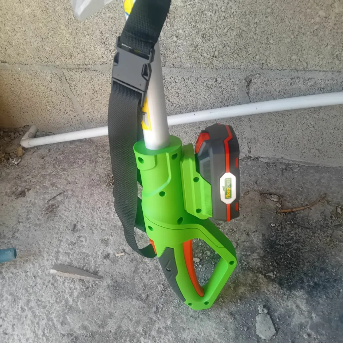 NEW Battery Hedge trimmer - Image 3