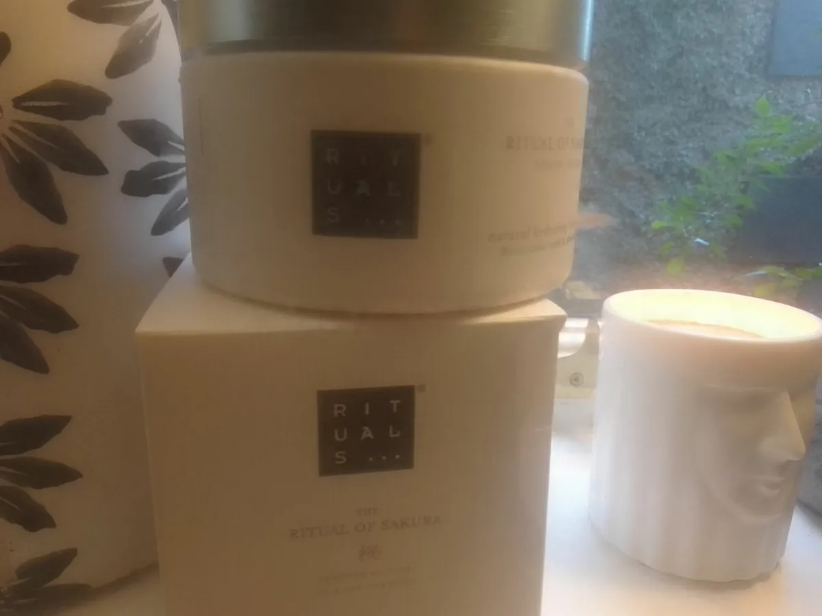 THE RITUALS SAKURA CANDLE /RITUALS NAMASTE CREAM - Image 1