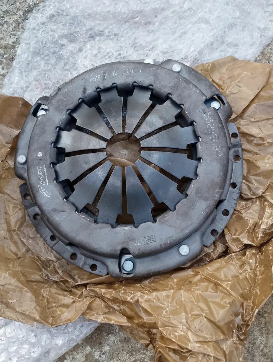 Original Fiat 1.2 pressure plate + release bearing - Image 1