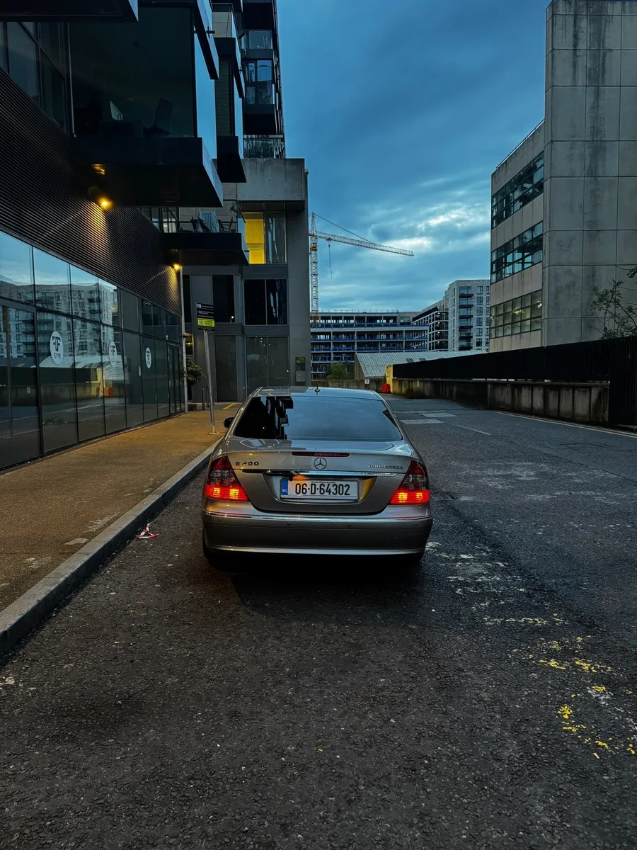 Mercedes E200 3rd Owner 2006 Apple Car Play - Image 2