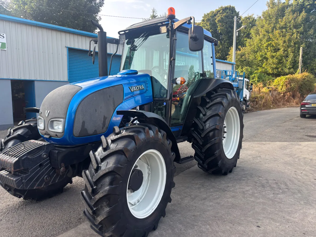 Valtra  A92 only 2900 hours - Image 2