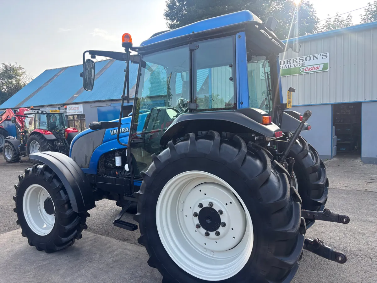 Valtra  A92 only 2900 hours - Image 4