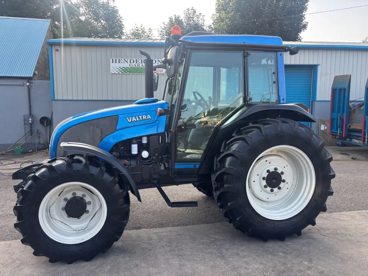 Valtra  A92 only 2900 hours - Image 3