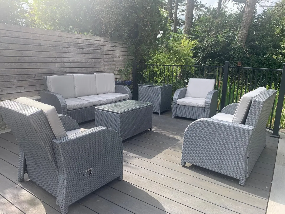 Garden furniture - Image 1