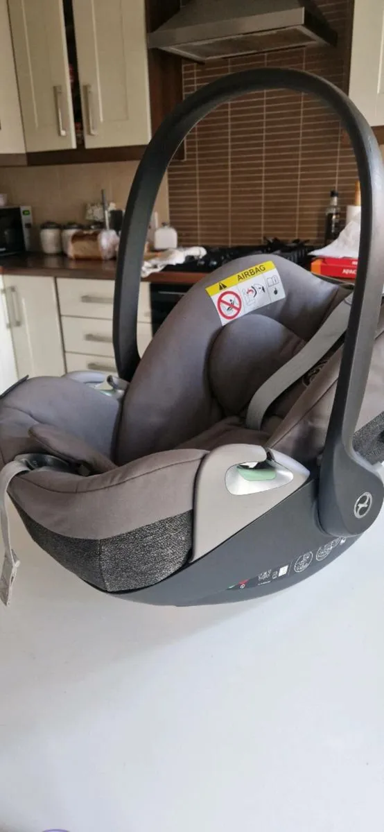 Cybex Cloud T i-Size Baby Car Seat & Isofix base - Image 2
