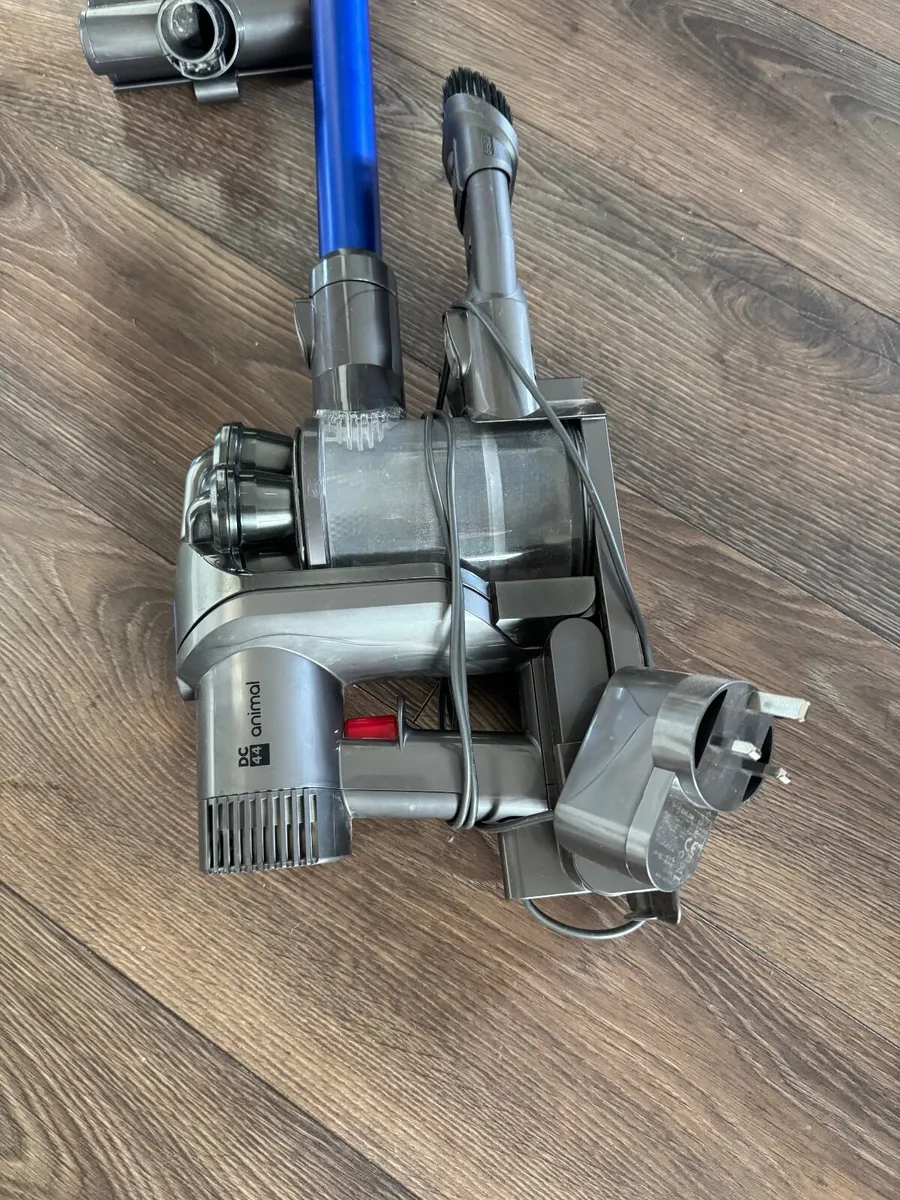 Dyson DC44 Animal cordless stick vacuum - Image 2