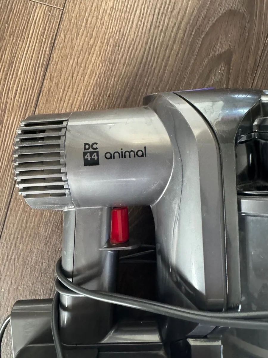 Dyson DC44 Animal cordless stick vacuum - Image 3