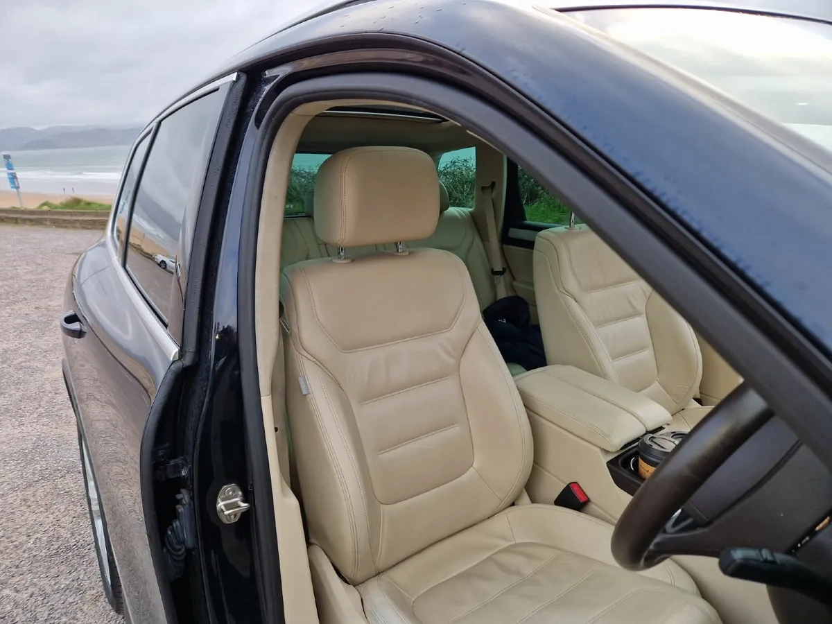 Volkswagen Touareg 2018 - Image 2