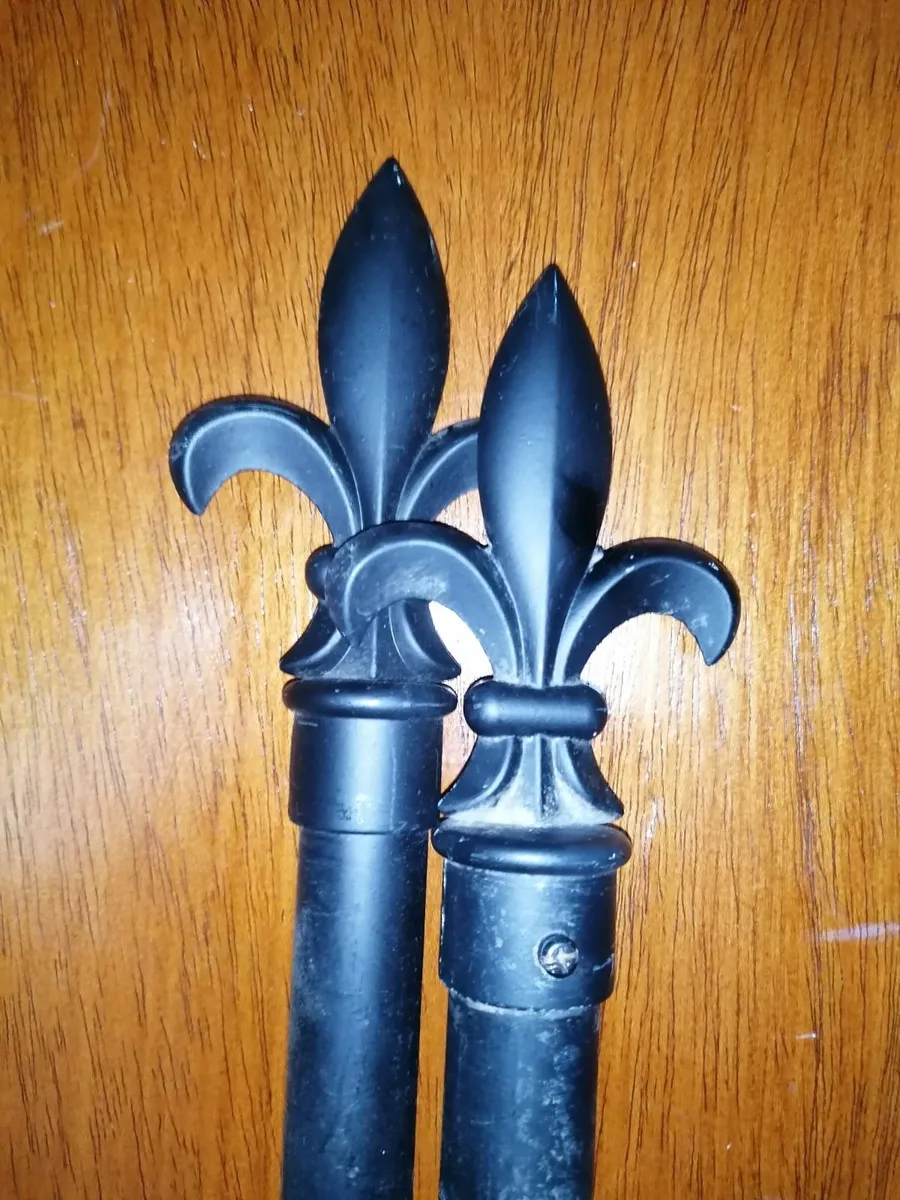 Curtain pole - Image 1