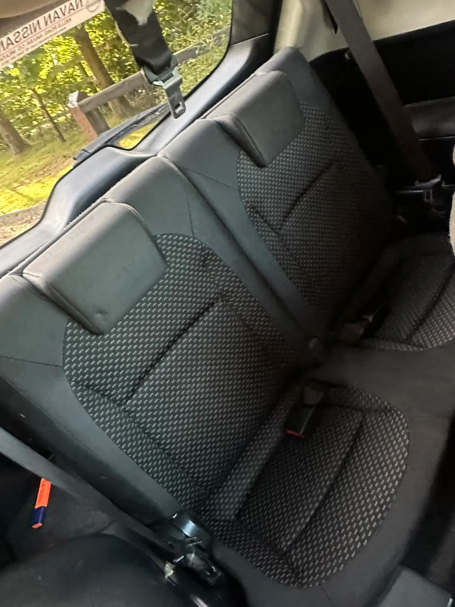 NISSAN QASHQAI + 2 - Image 4