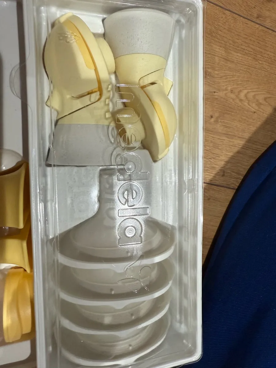 Medela breast pump bundle - Image 4