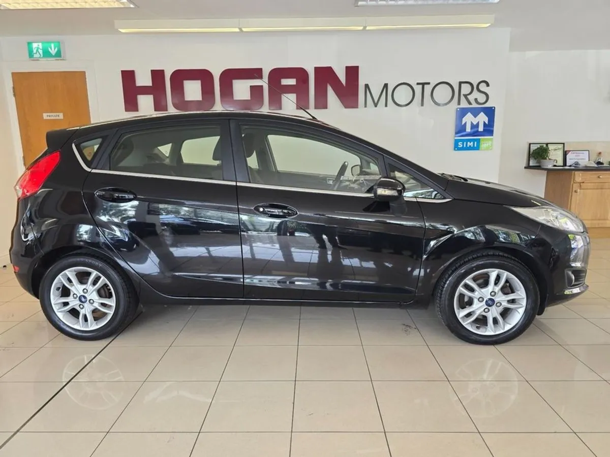 Ford Fiesta 1.25 Zetec 82ps 5DR - Image 3