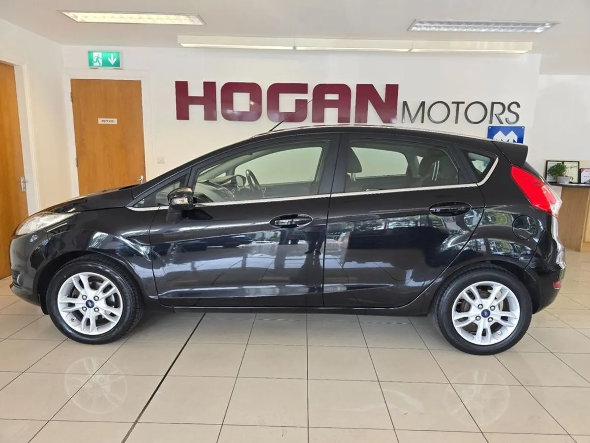 Ford Fiesta 1.25 Zetec 82ps 5DR - Image 4