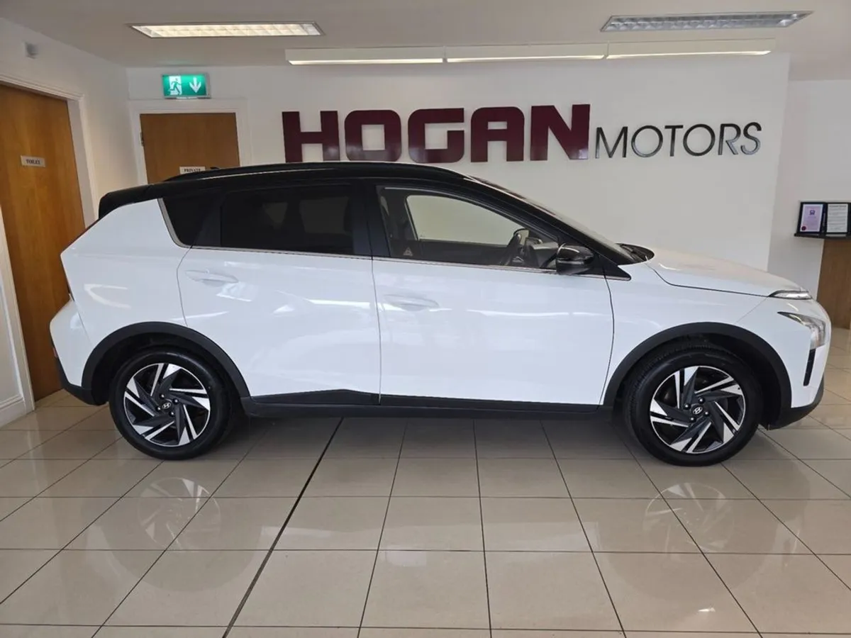 Hyundai Bayon Executive Plus 2 Tone 5DR Huge Spec - Image 3