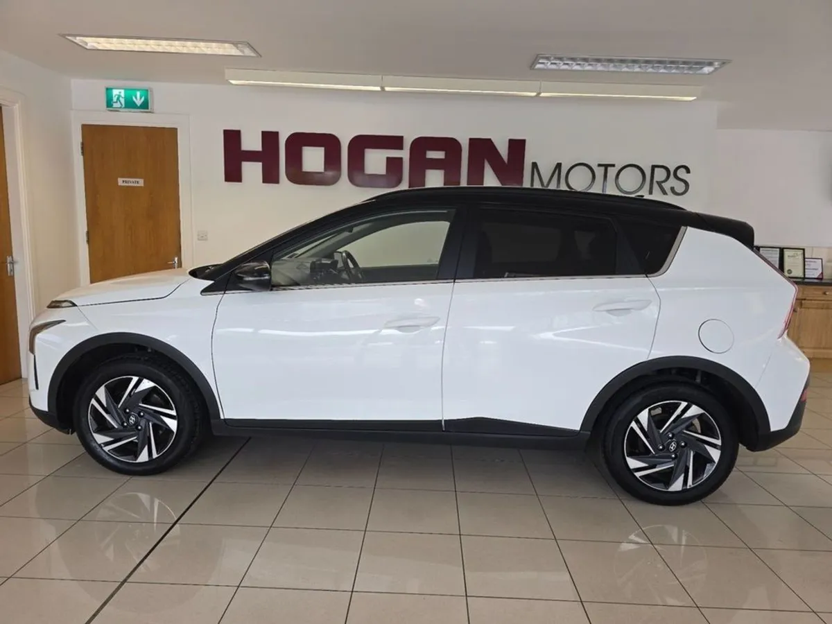 Hyundai Bayon Executive Plus 2 Tone 5DR Huge Spec - Image 4