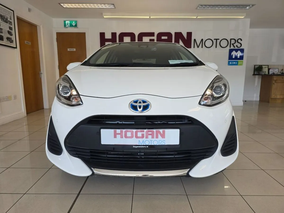 Toyota Aqua Hybrid Luxury Automatic Great Spec - Image 2