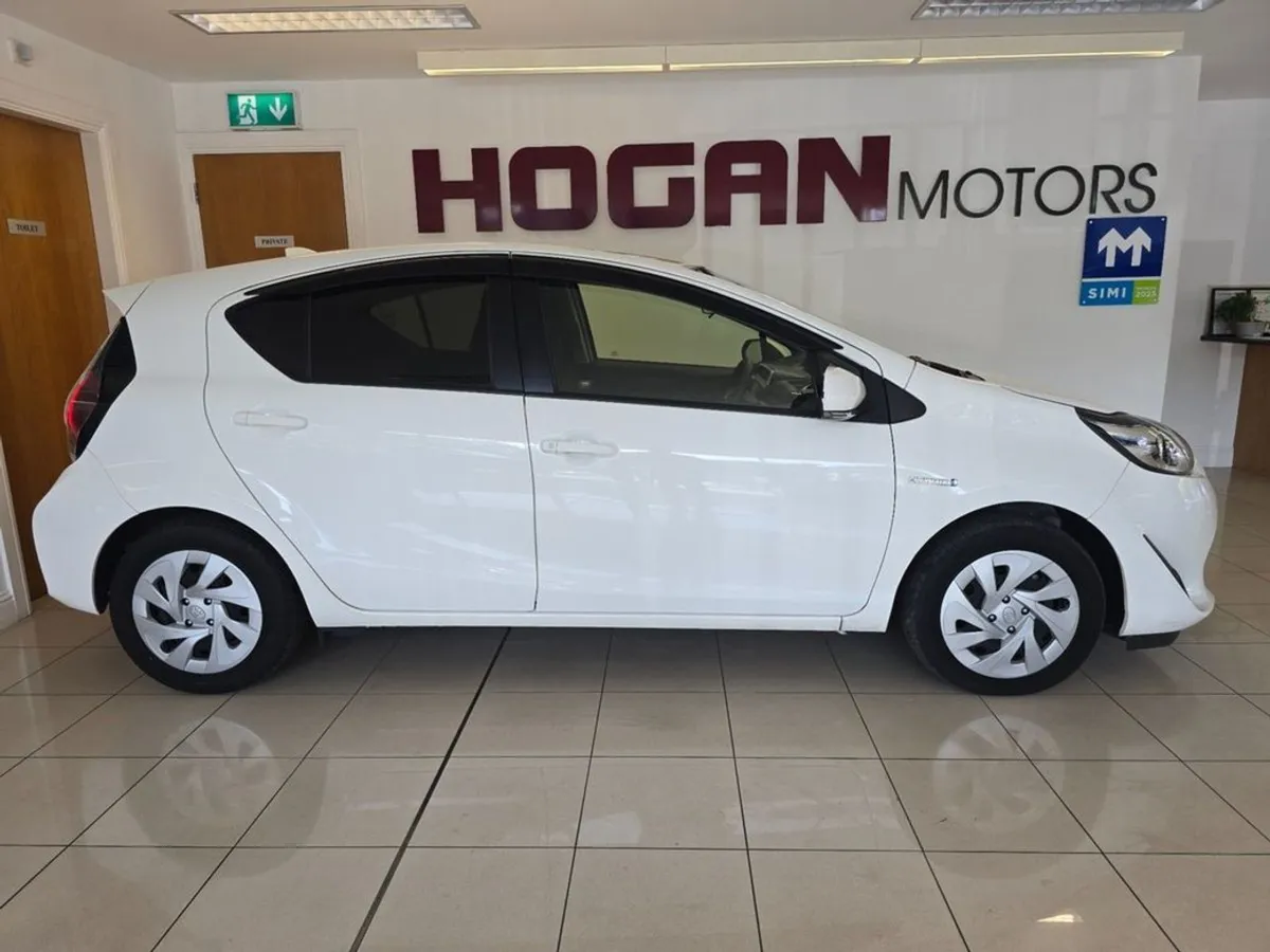 Toyota Aqua Hybrid Luxury Automatic Great Spec - Image 3