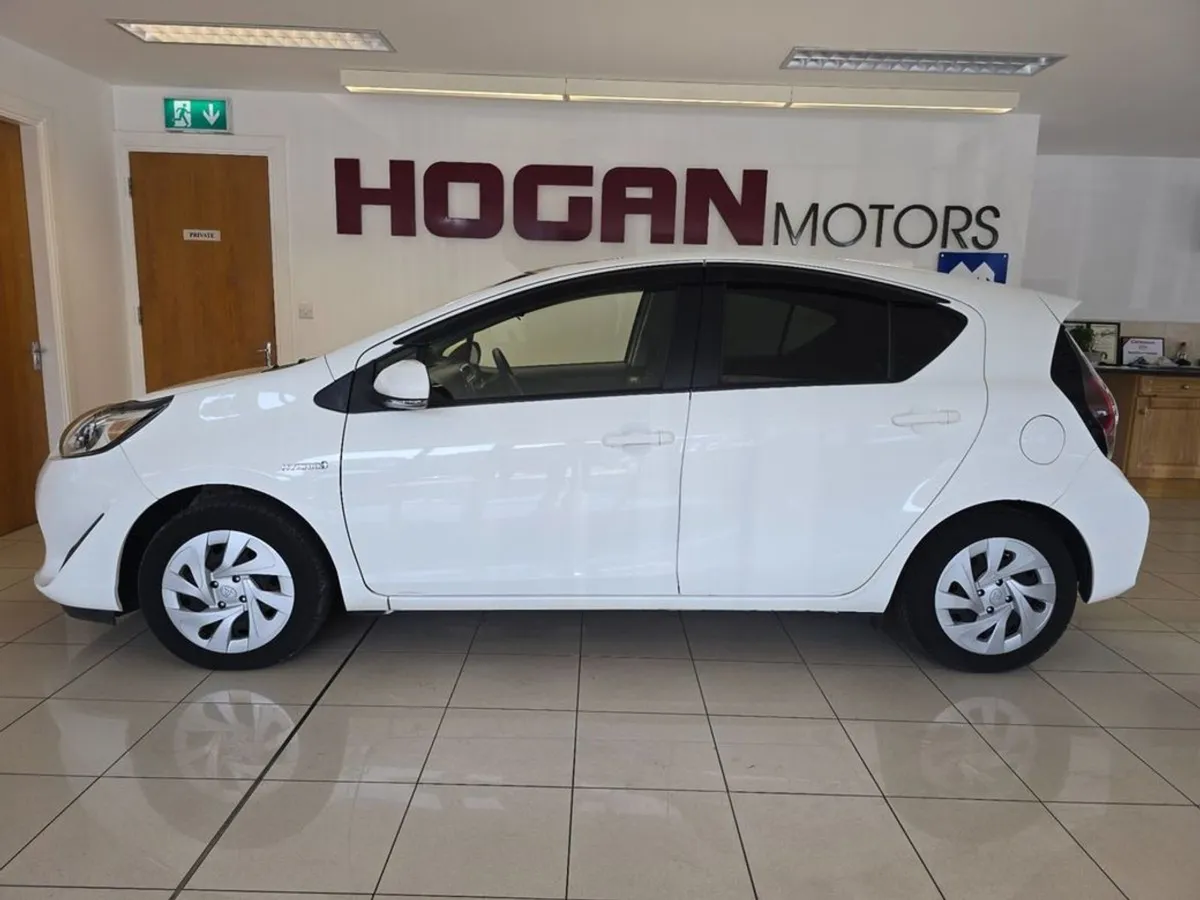 Toyota Aqua Hybrid Luxury Automatic Great Spec - Image 4