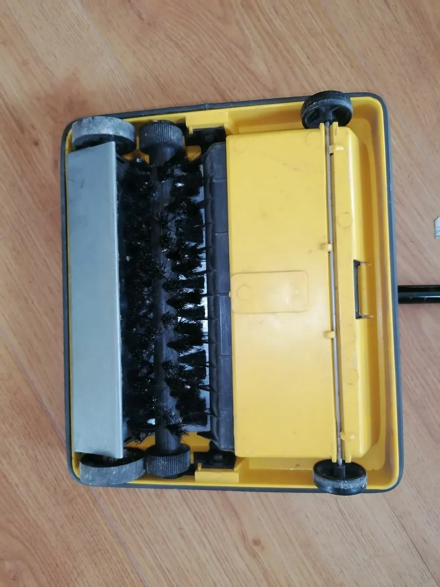 Vintage sweeper - Image 2