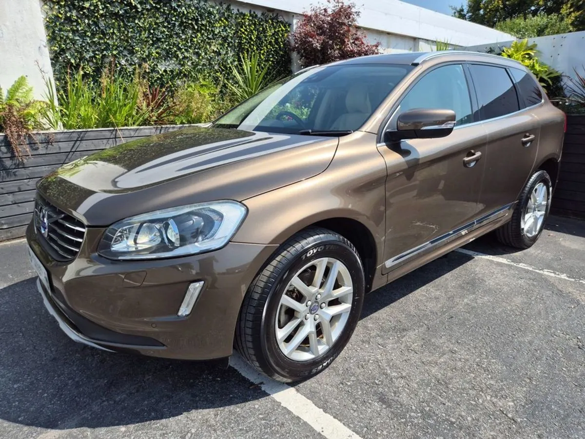 Volvo XC60 2.0d4 Auto / Classic With PAN Roof / L - Image 2