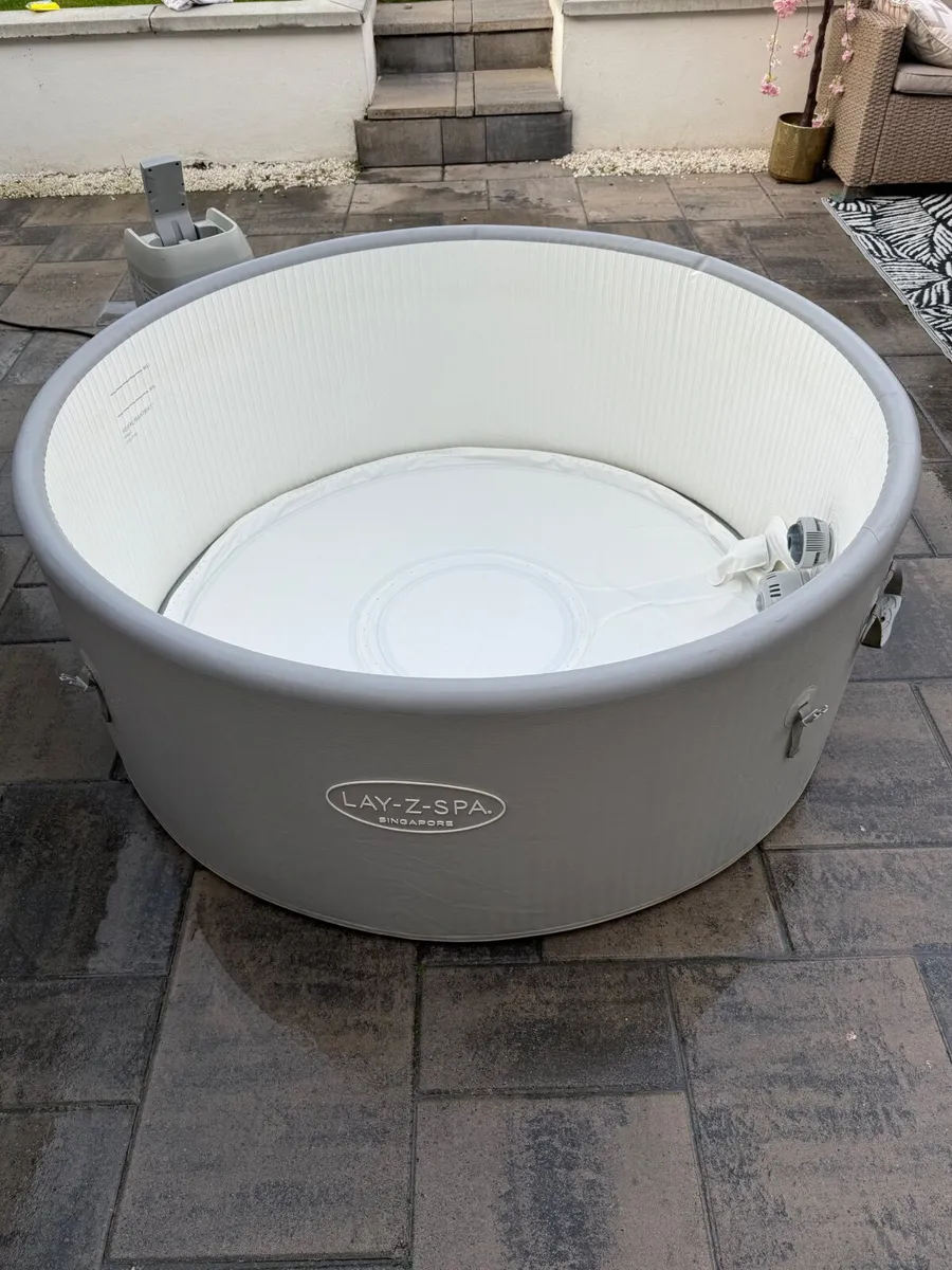 Lay Z spa Singapore Hot tub - Image 2