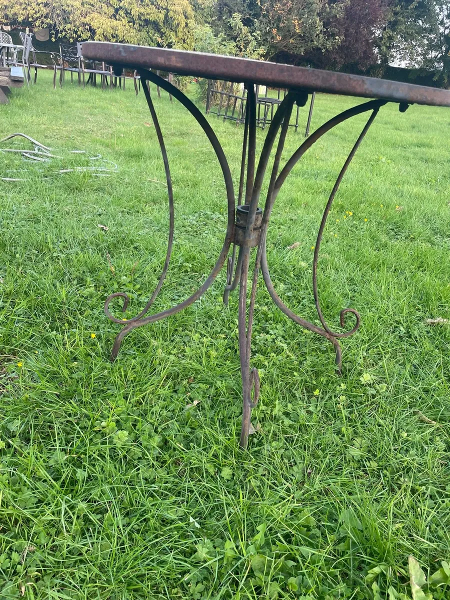 Iron garden table - Image 3