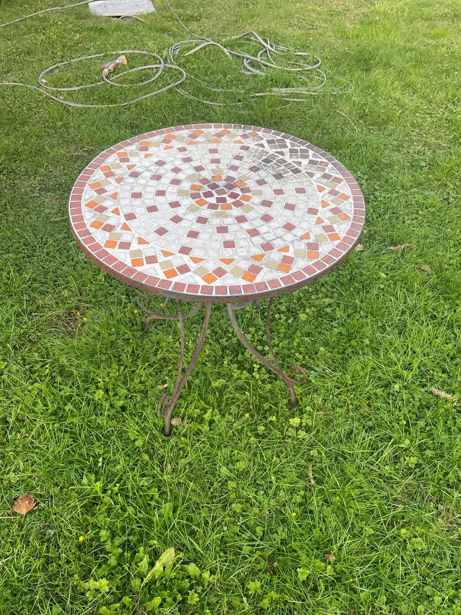 Iron garden table - Image 4