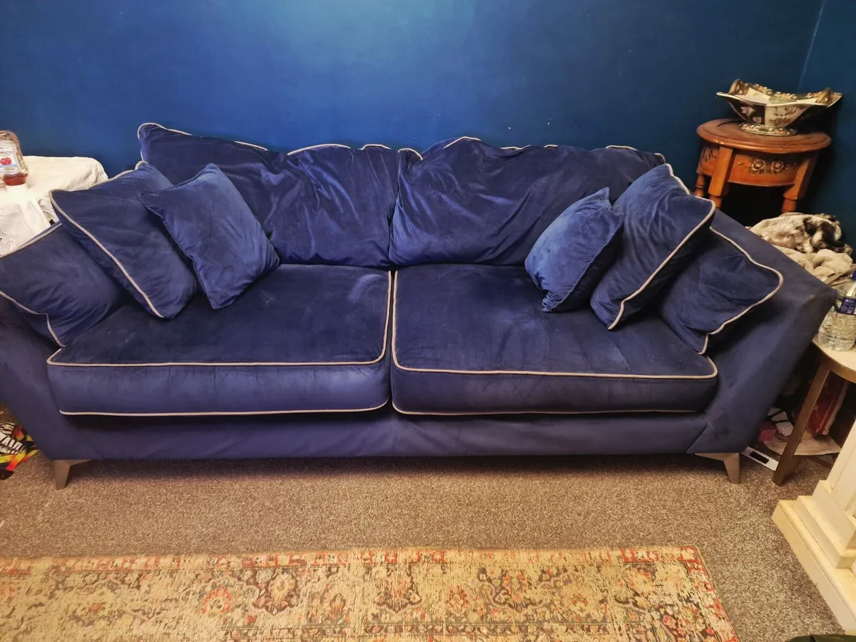 Big velvet 3 seater couch. - Image 1
