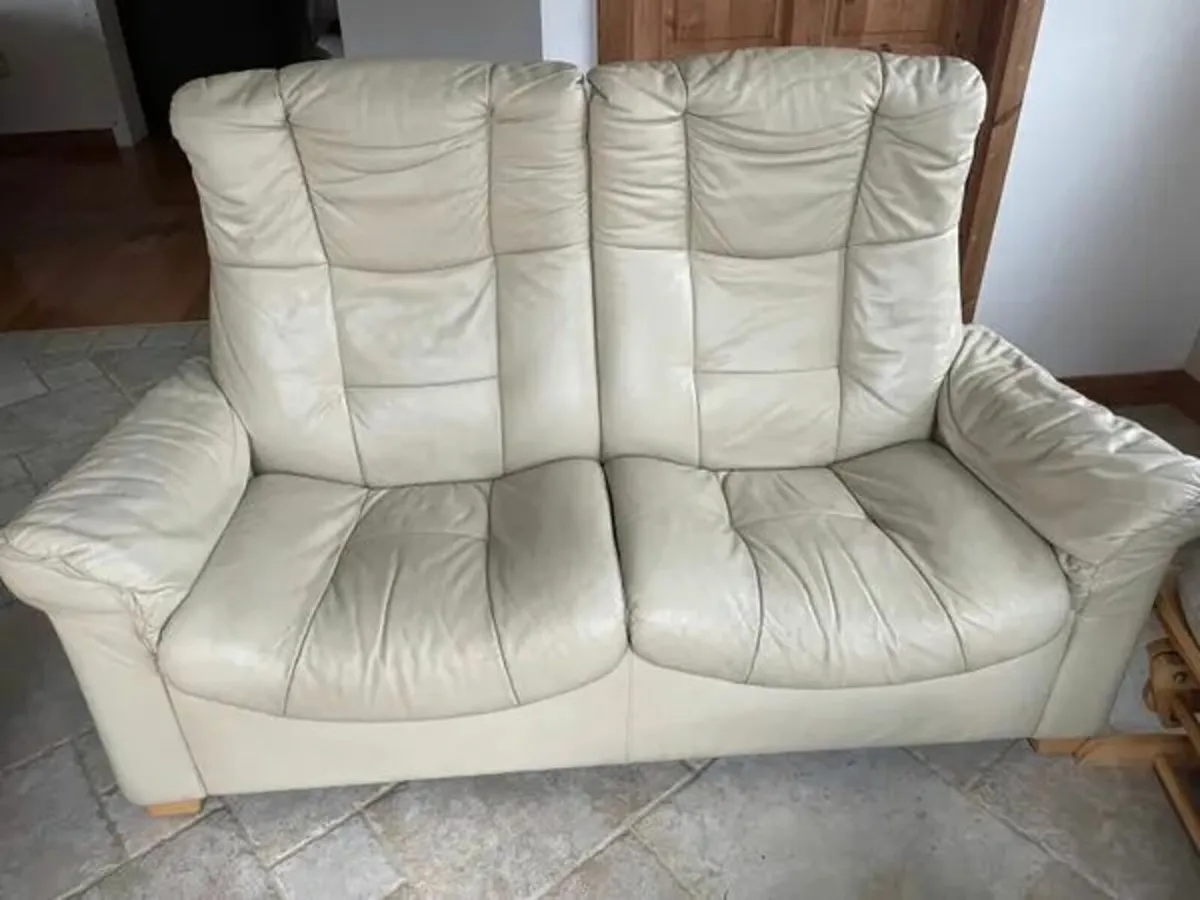 Two seater 'Stressless' leather recliner couch