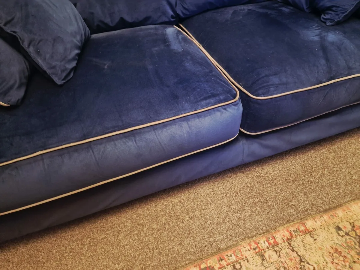 Big velvet 3 seater couch. - Image 4