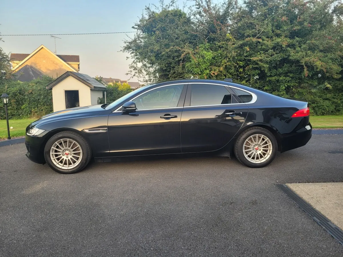2017 JAGUAR XF - Image 2