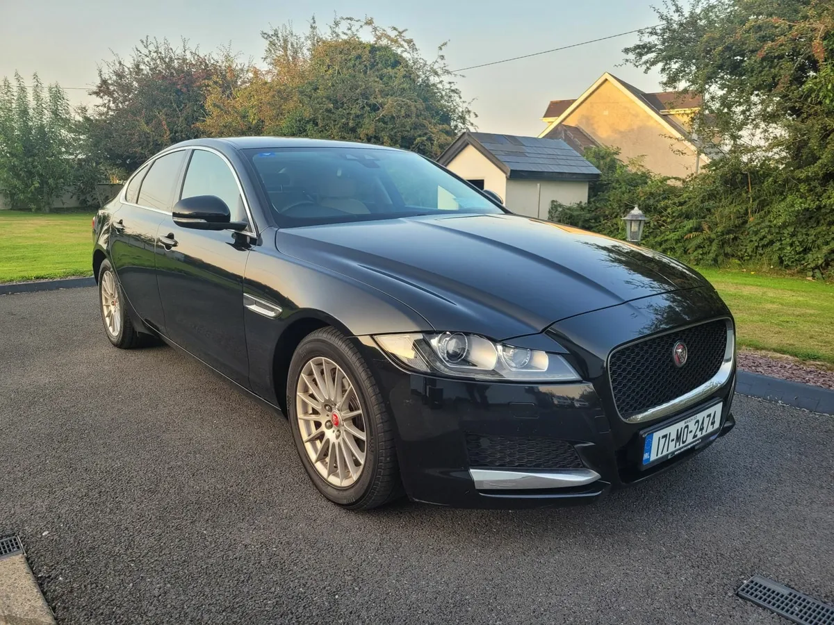 2017 JAGUAR XF - Image 4