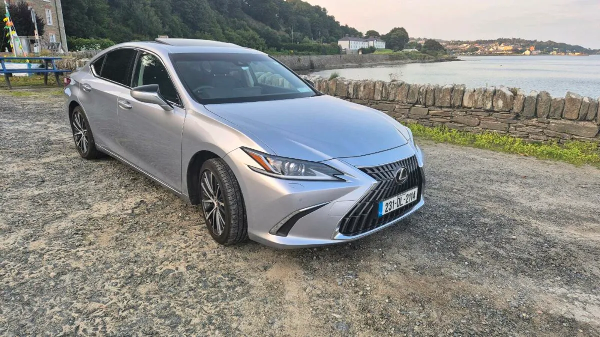 Lexus ES  300h 2023 - Image 2