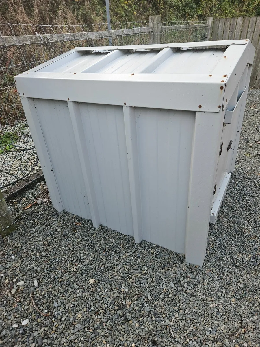 Dog House - Image 2