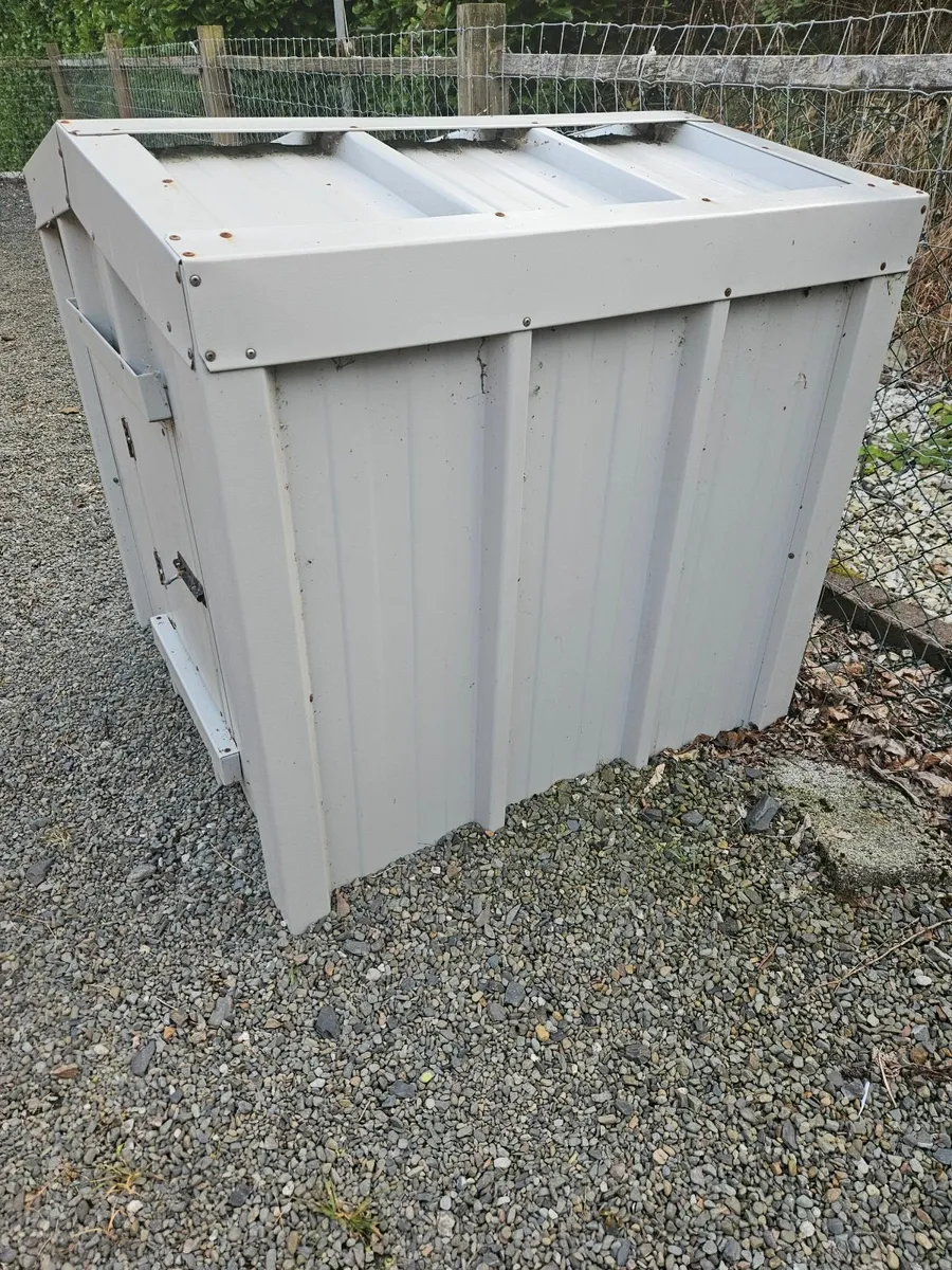 Dog House - Image 3