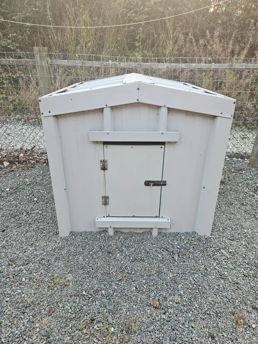 Dog House - Image 4