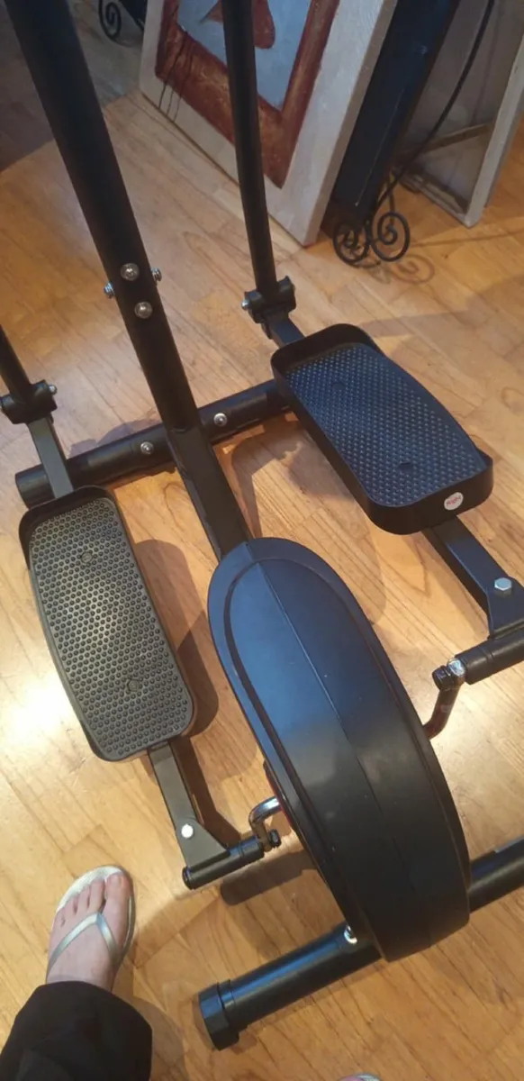 Bodysculpture M5340 Elliptical Cross Trainer - Image 1