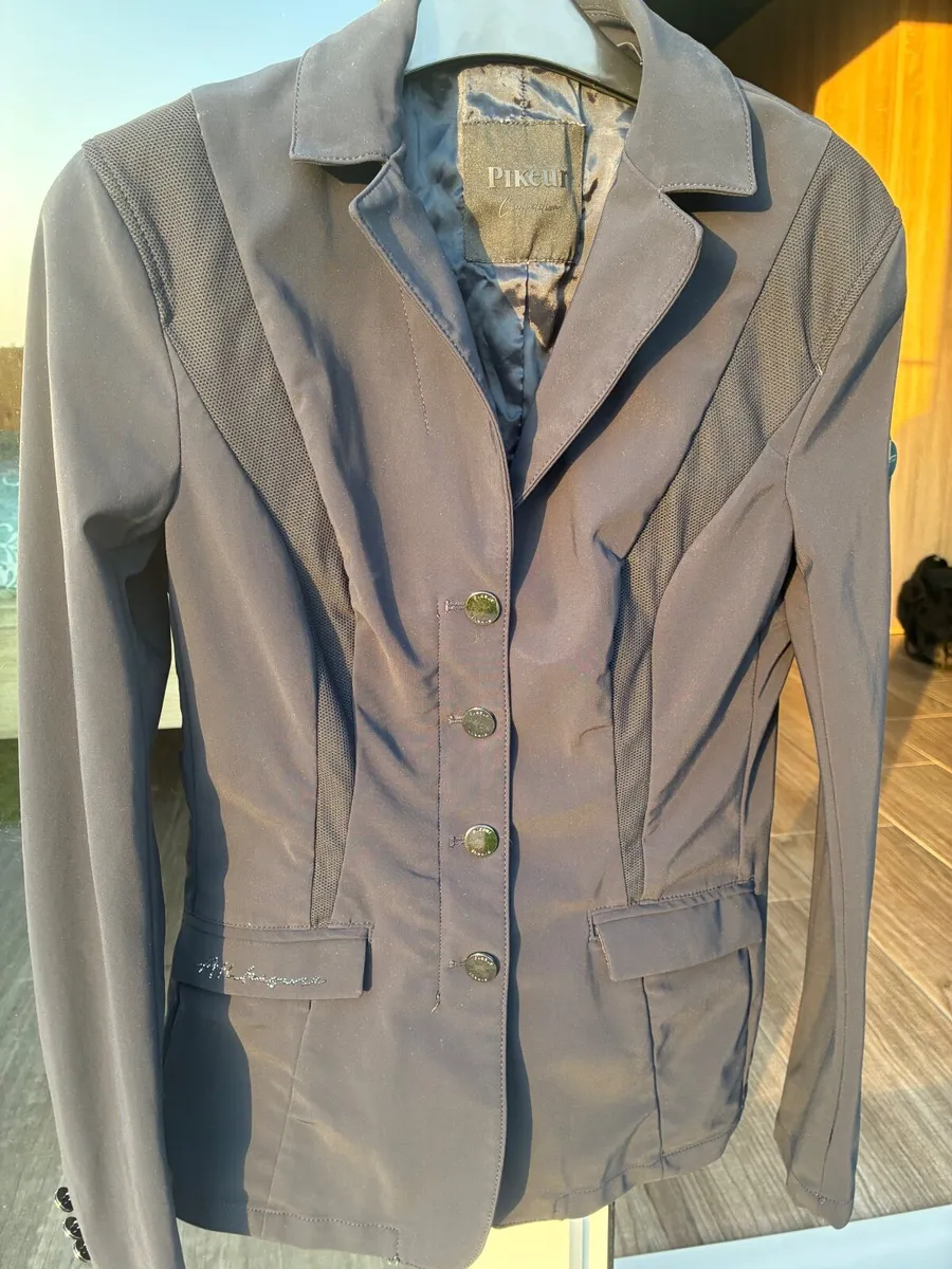 Show jacket and back protector - Image 4
