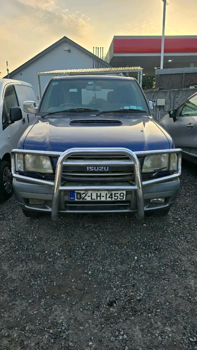 Isuzu Trooper LS Model - Image 1