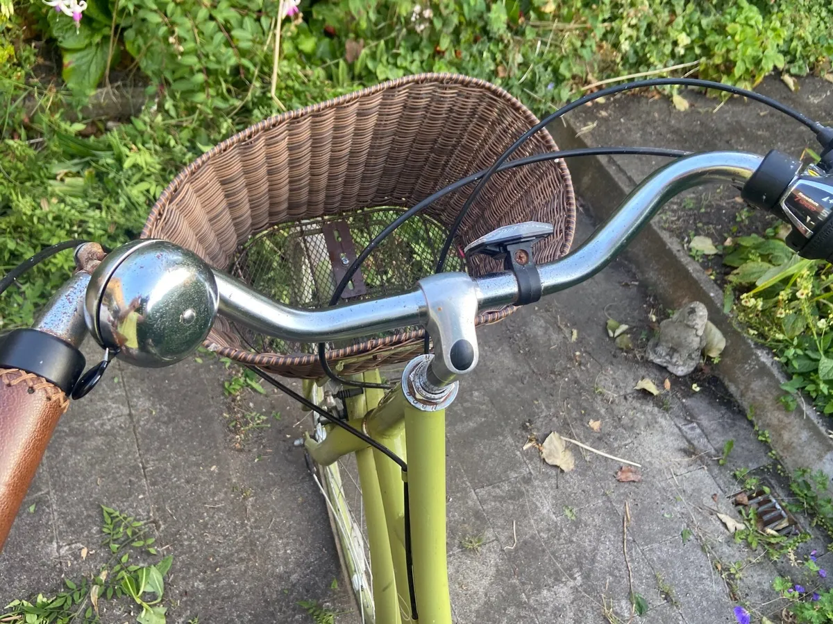 Women’s Raleigh bike - light green, wicker basket - Image 3