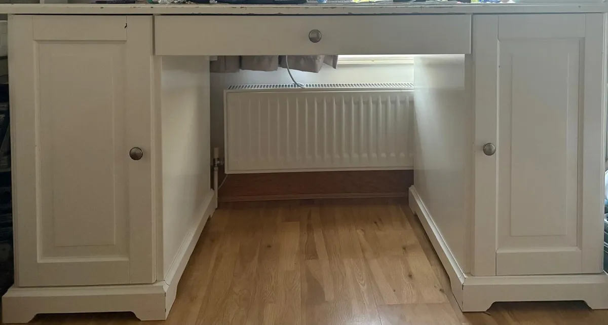 Study desk - Image 1