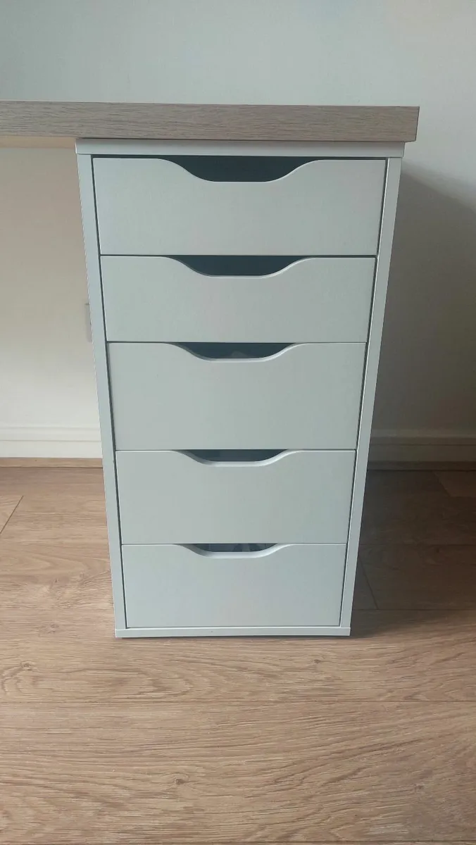 Ikea desk great condition LAGKAPTEN & ALEX - Image 4