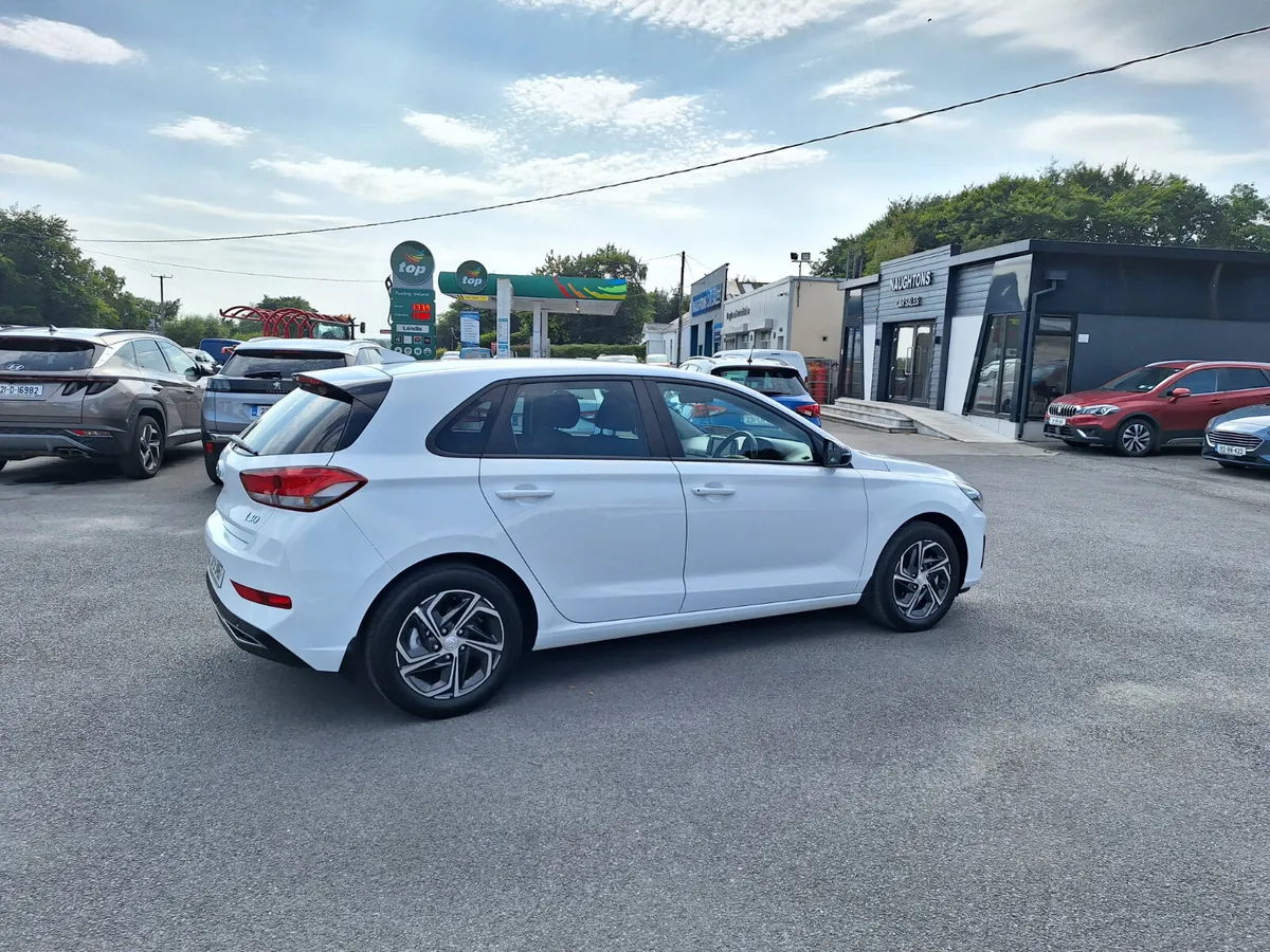 Hyundai i30 Deluxe 1.6 Diesel *High Spec/Rev cam - Image 3