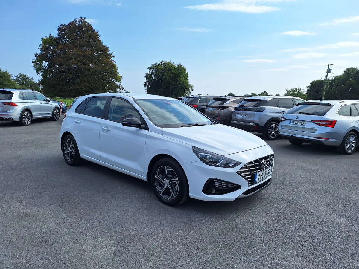 Hyundai i30 Deluxe 1.6 Diesel *High Spec/Rev cam - Image 1