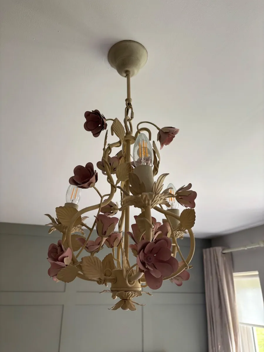 Chandelier Laura ashley cream with pink roses - Image 1